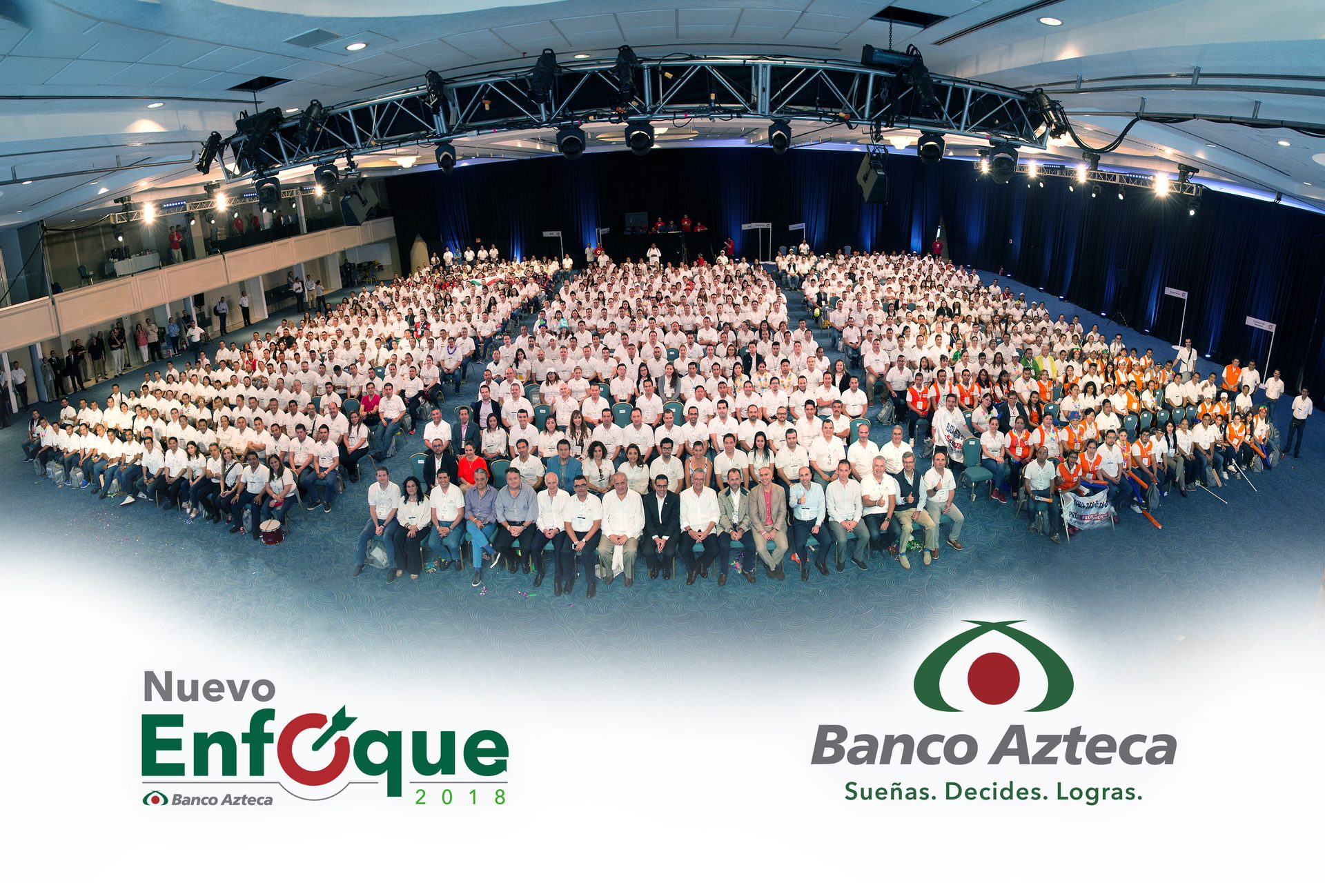 Banco Azteca massive group photo corporate conference