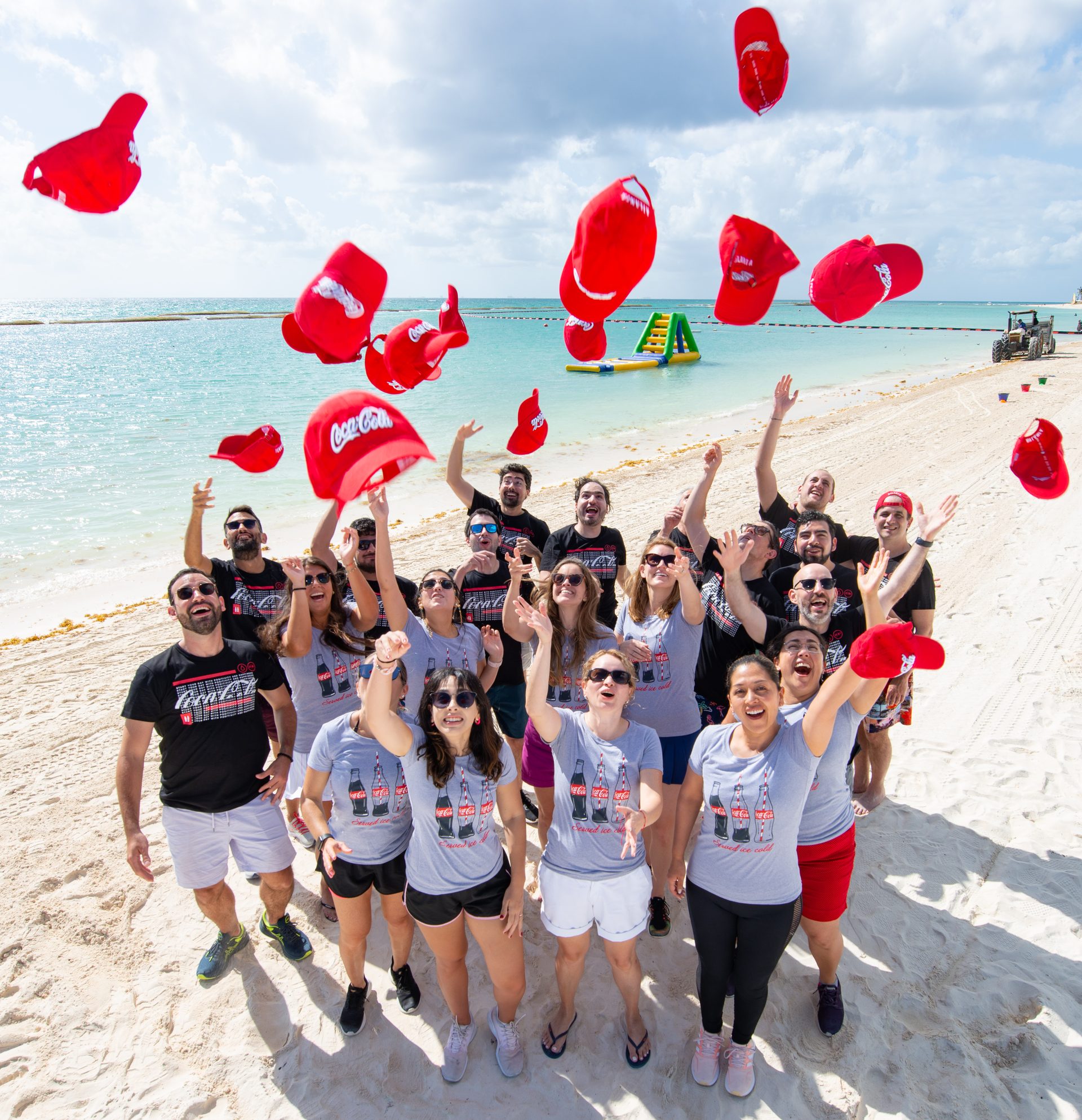 Coca-Cola incentive group beach photo Cancún