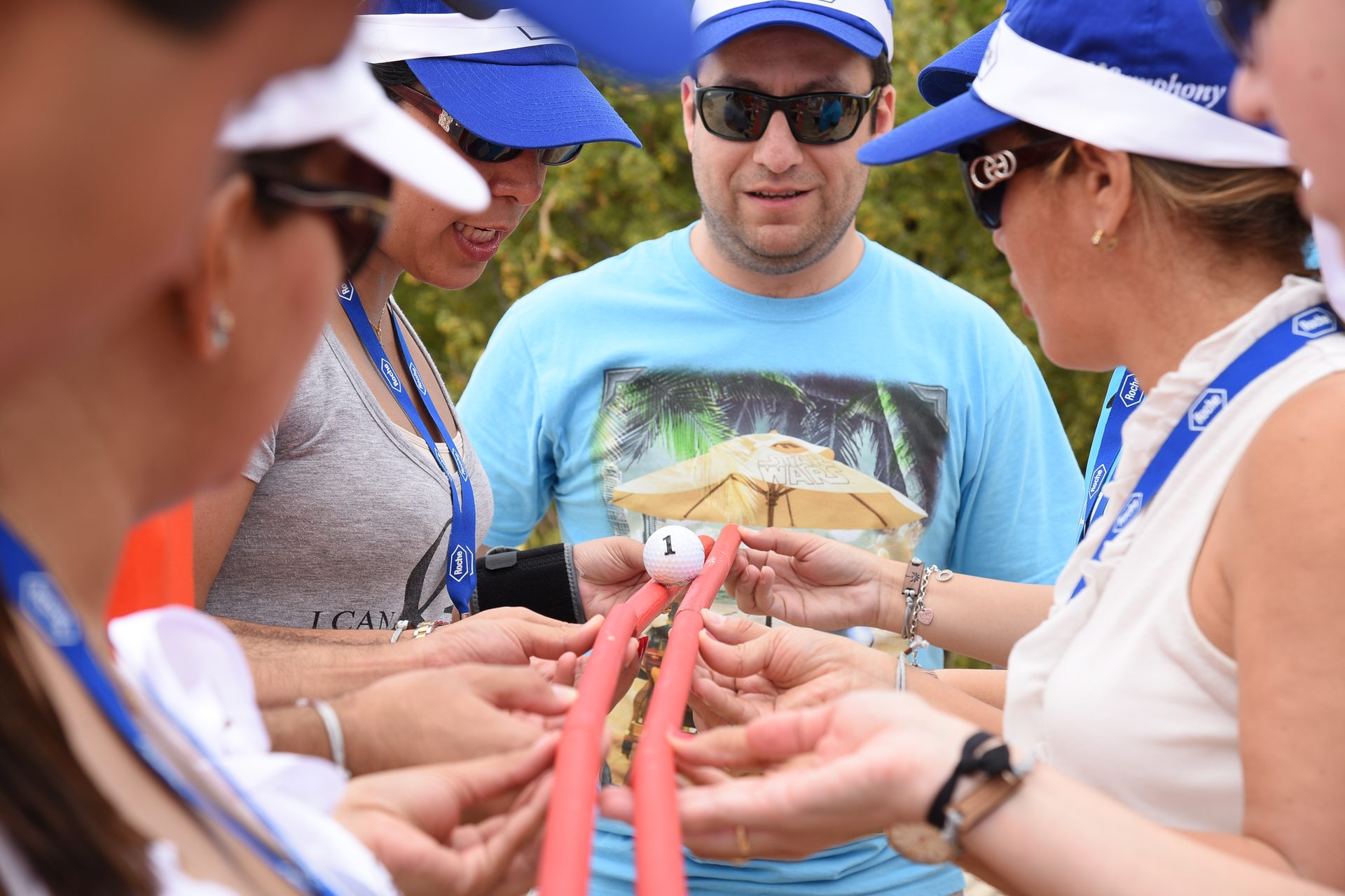 Corporate event networking handshake Cancún