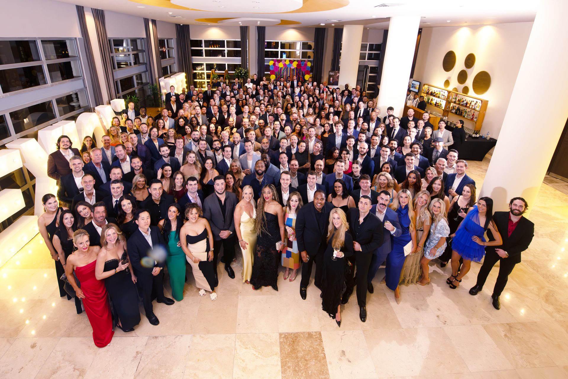 Corporate group photo Cancún hotel zone conference