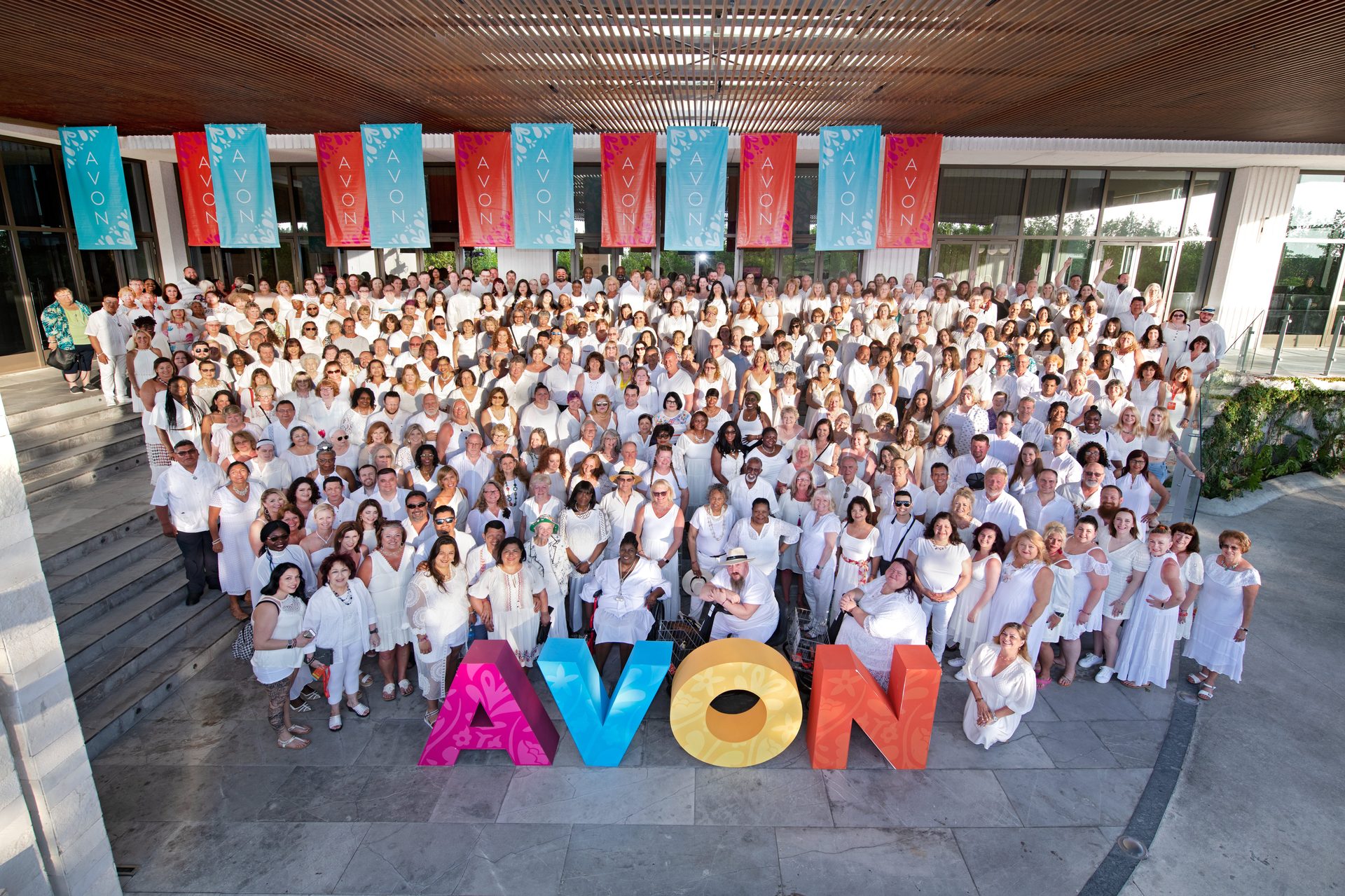 Corporate outdoor group photo incentive event Cancún