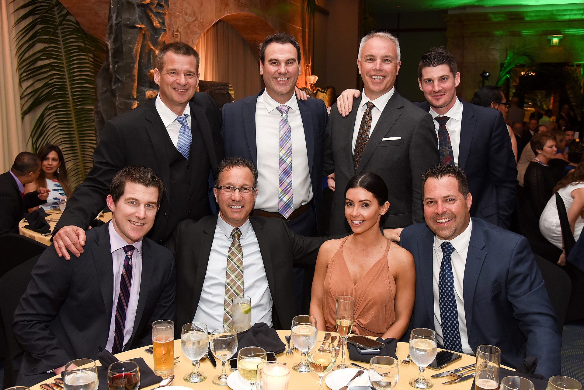 Incentive gala dinner group photo corporate event Cancún