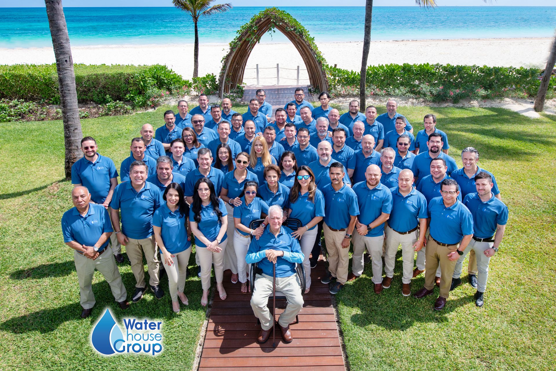 Incentive group photo corporate event Cancún