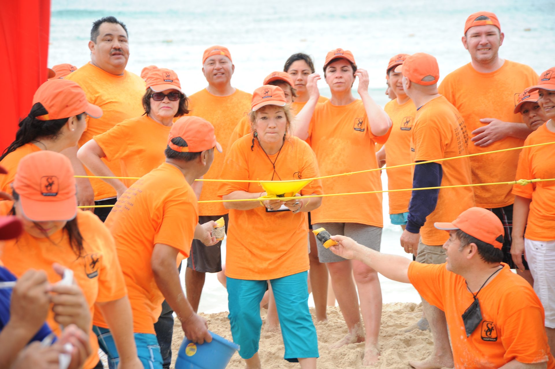 Incentive team building beach activity Cancún