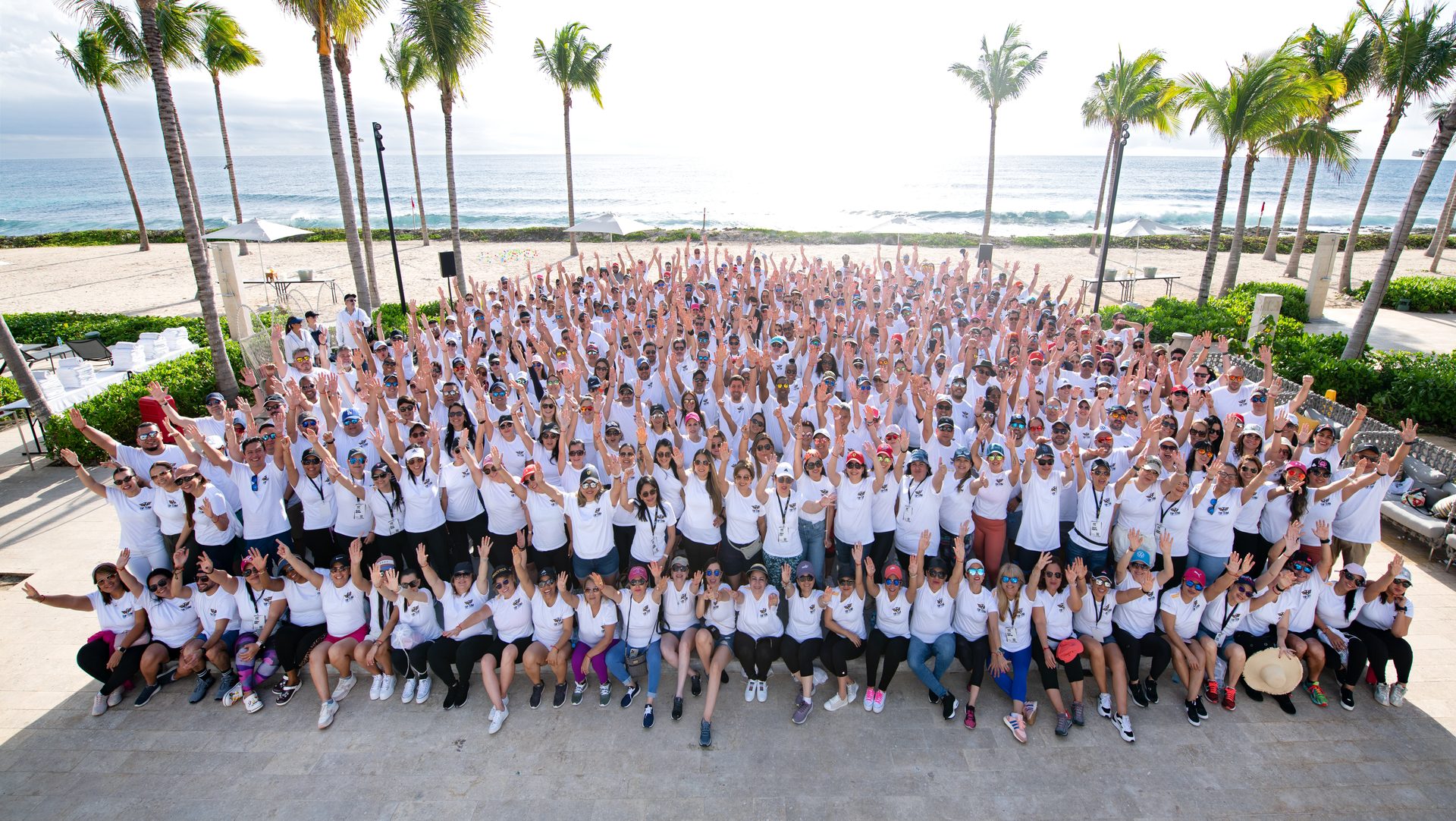 Large incentive group photo beach Riviera Maya