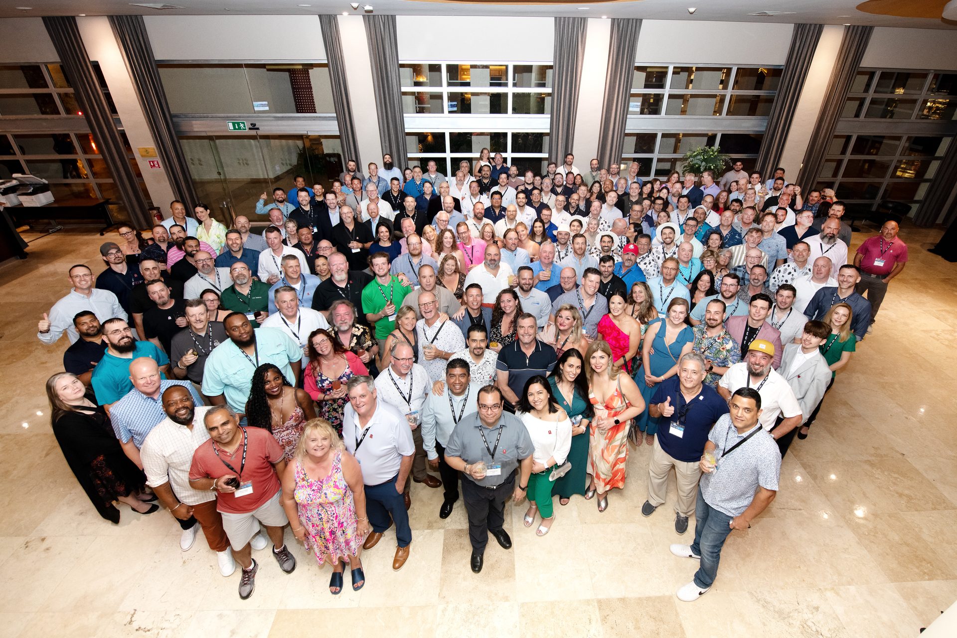 Large corporate group photo gala Cancún